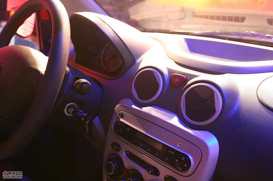 长安奔奔mini上市现场内饰实拍图