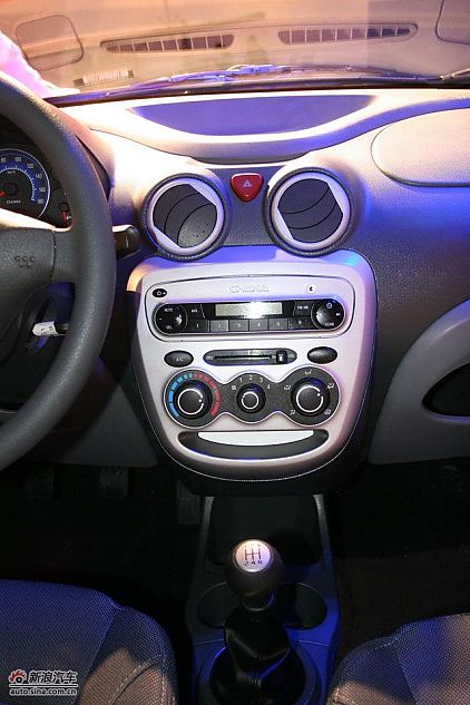 长安奔奔mini上市现场内饰实拍图