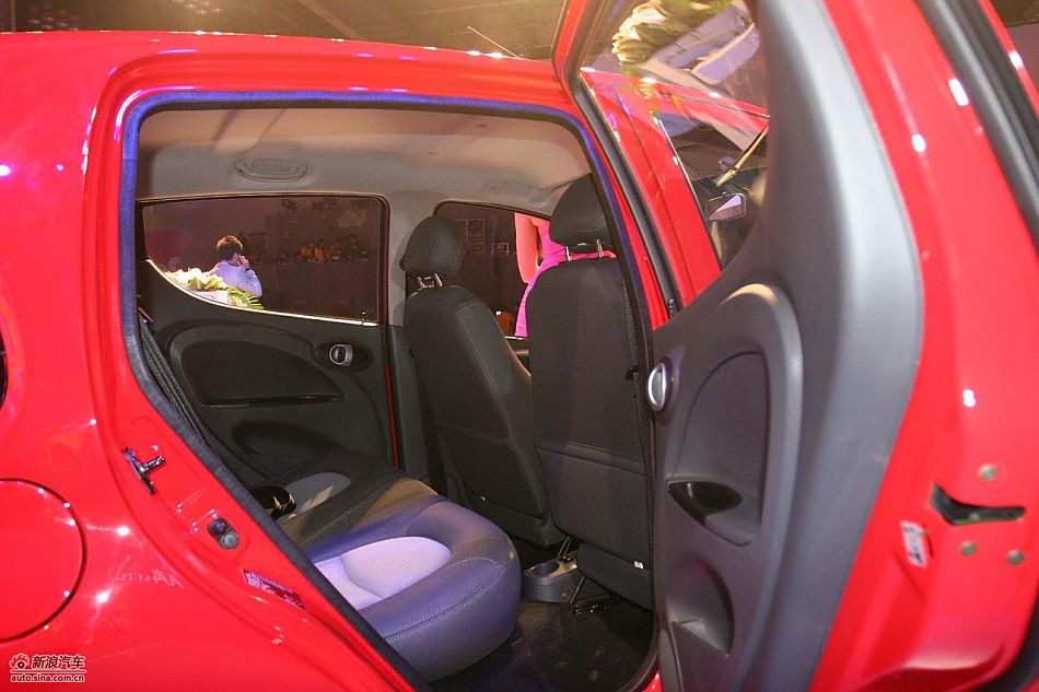 长安奔奔mini上市现场内饰实拍图