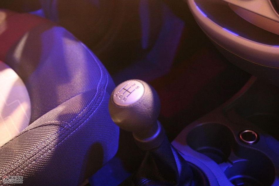 长安奔奔mini上市现场内饰实拍图