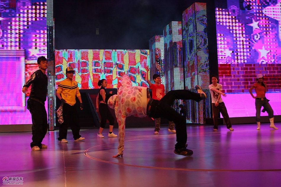 长安奔奔mini上市现场歌舞表演