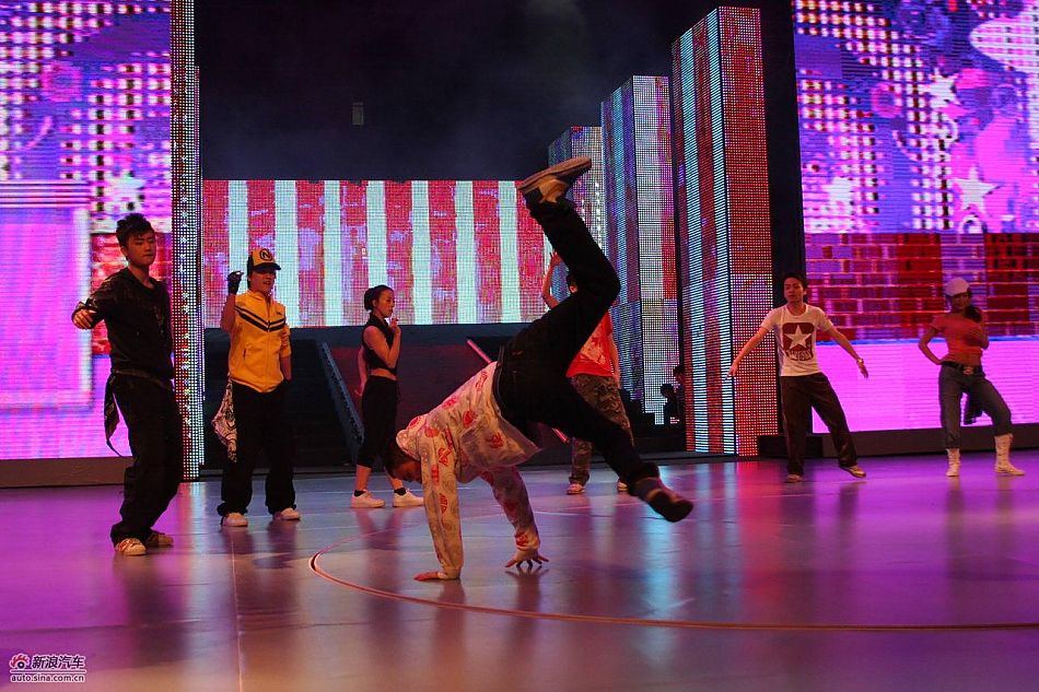 长安奔奔mini上市现场歌舞表演