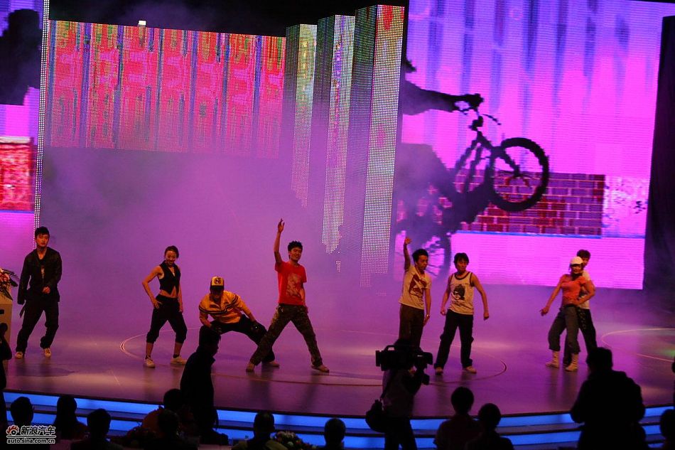 长安奔奔mini上市现场歌舞表演