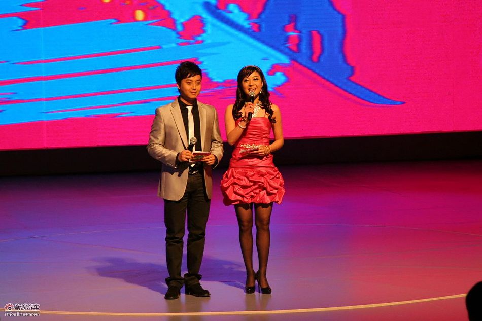 长安奔奔mini上市现场主持人