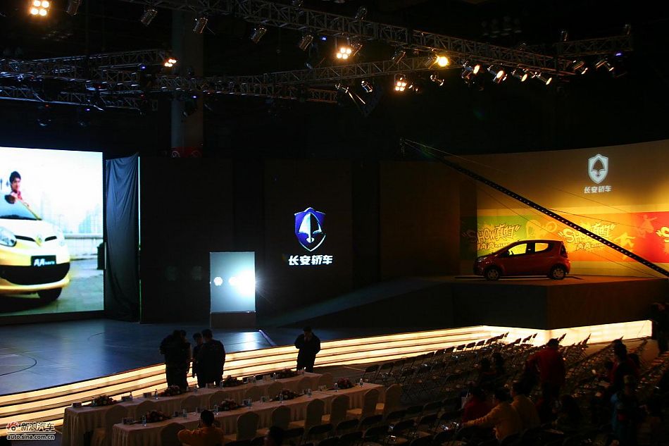 长安奔奔mini上市现场图