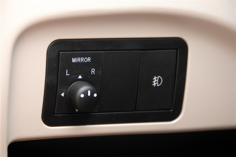 2012款 1.0L IMT 时尚版 内饰