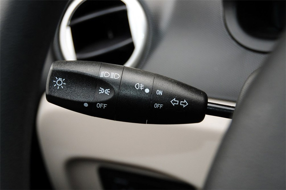 2012款 1.0L IMT 时尚版 内饰