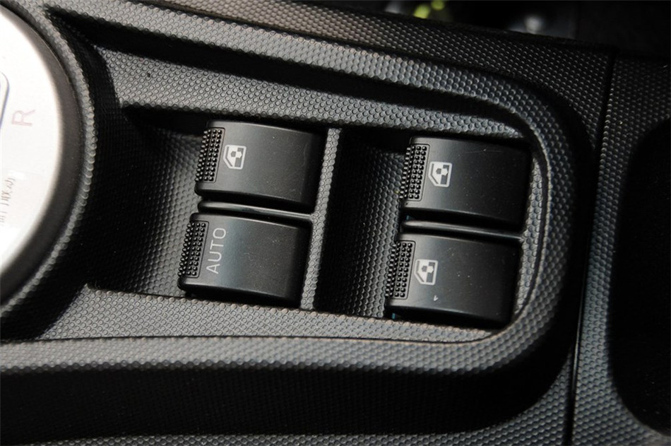 2012款 1.0L IMT 时尚版 内饰