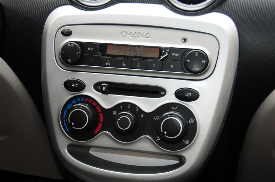 2012款 1.0L IMT 时尚版 内饰