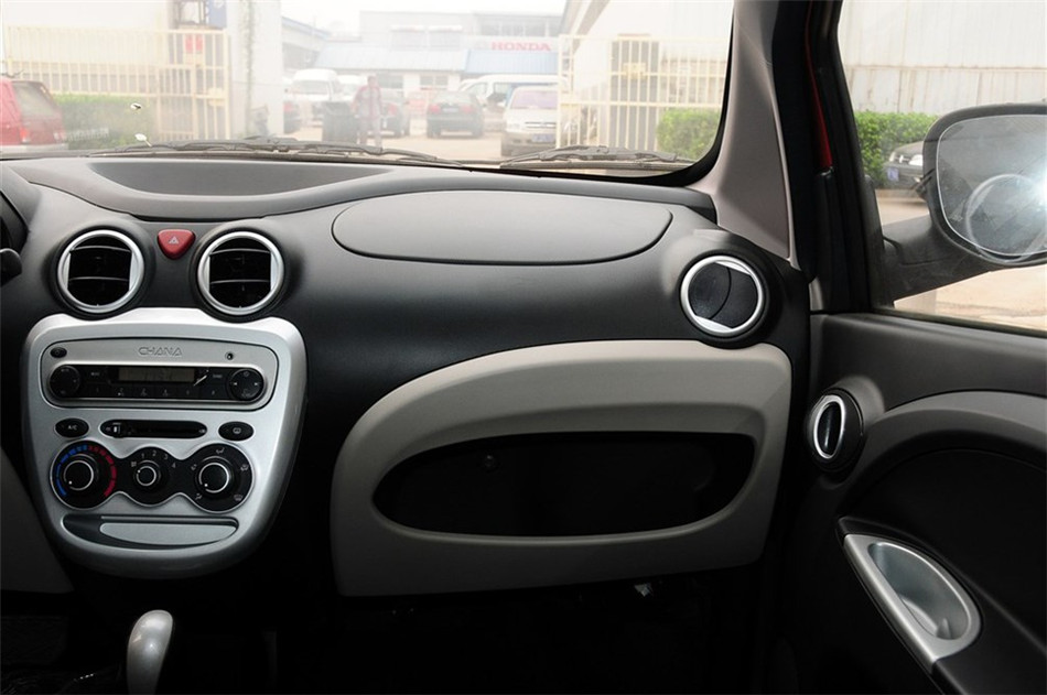 2012款 1.0L IMT 时尚版 内饰