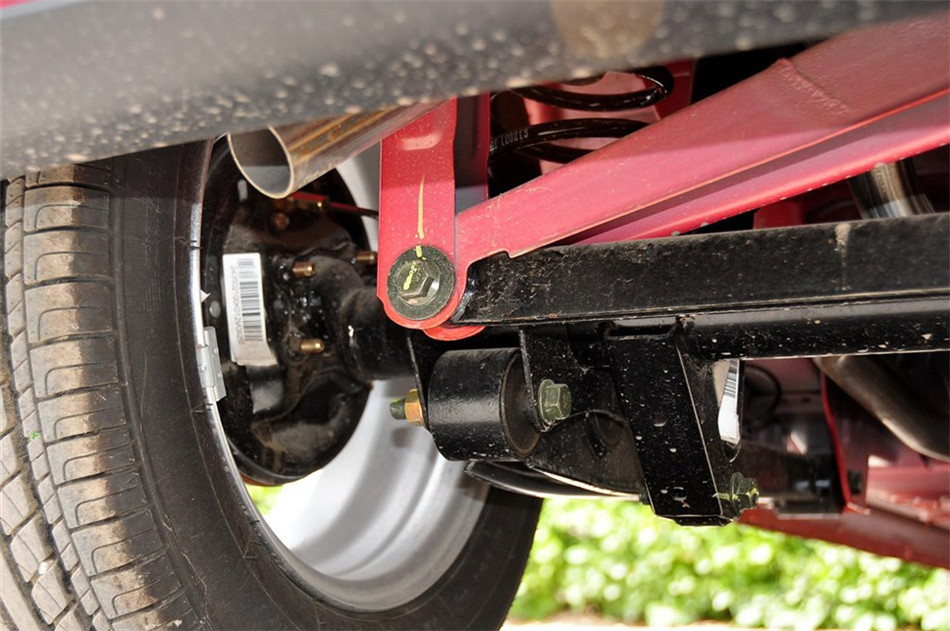 2012款 1.0L IMT 时尚版 引擎底盘