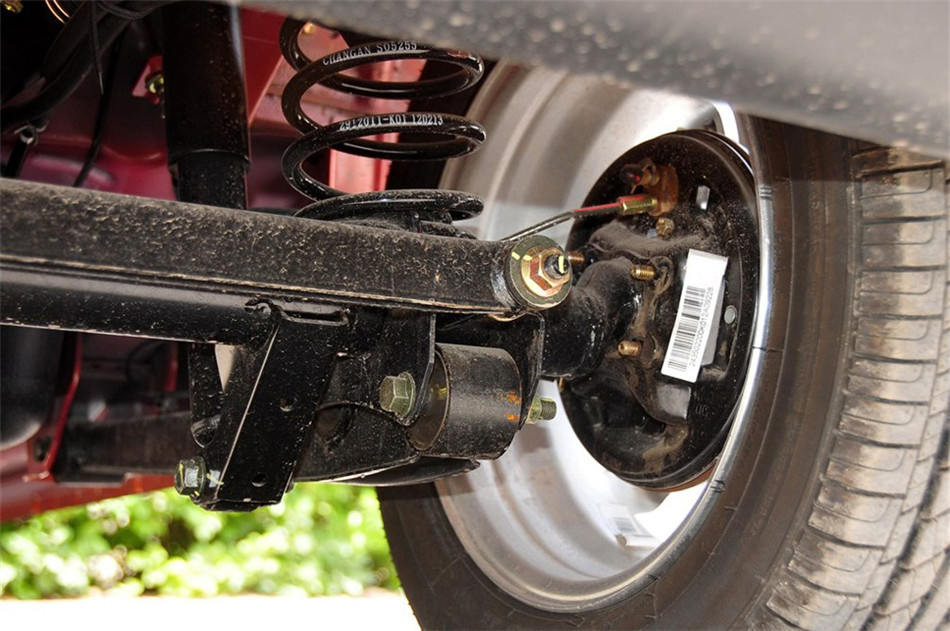 2012款 1.0L IMT 时尚版 引擎底盘