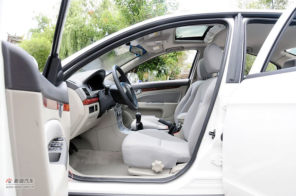 2011款CX30三厢实拍