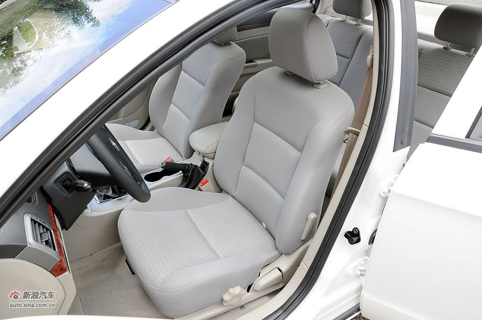 2011款CX30三厢实拍