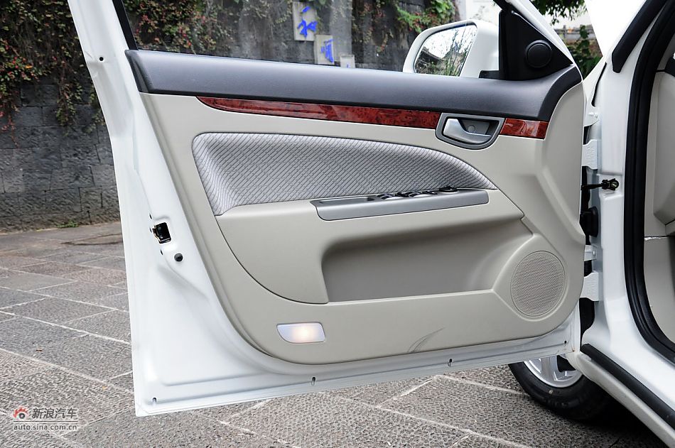 2011款CX30三厢实拍