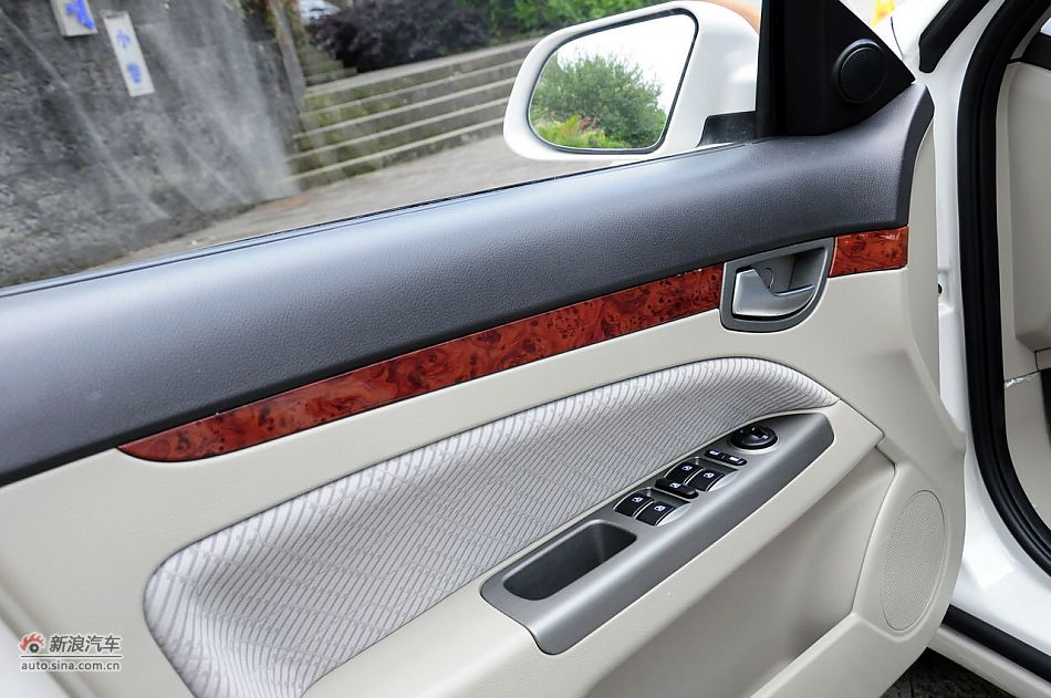 2011款CX30三厢实拍