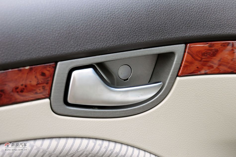 2011款CX30三厢实拍