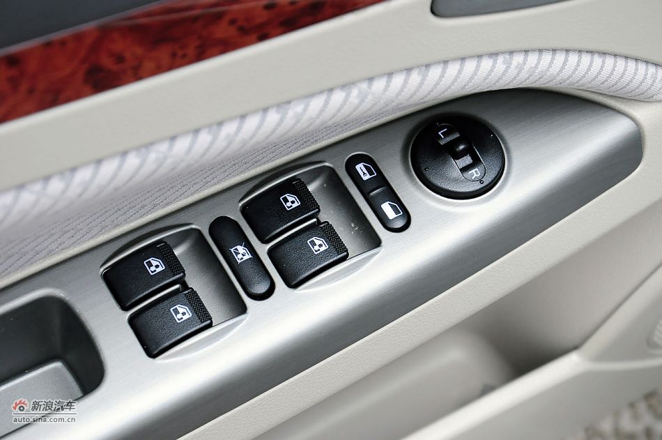 2011款CX30三厢实拍