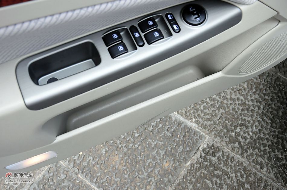 2011款CX30三厢实拍