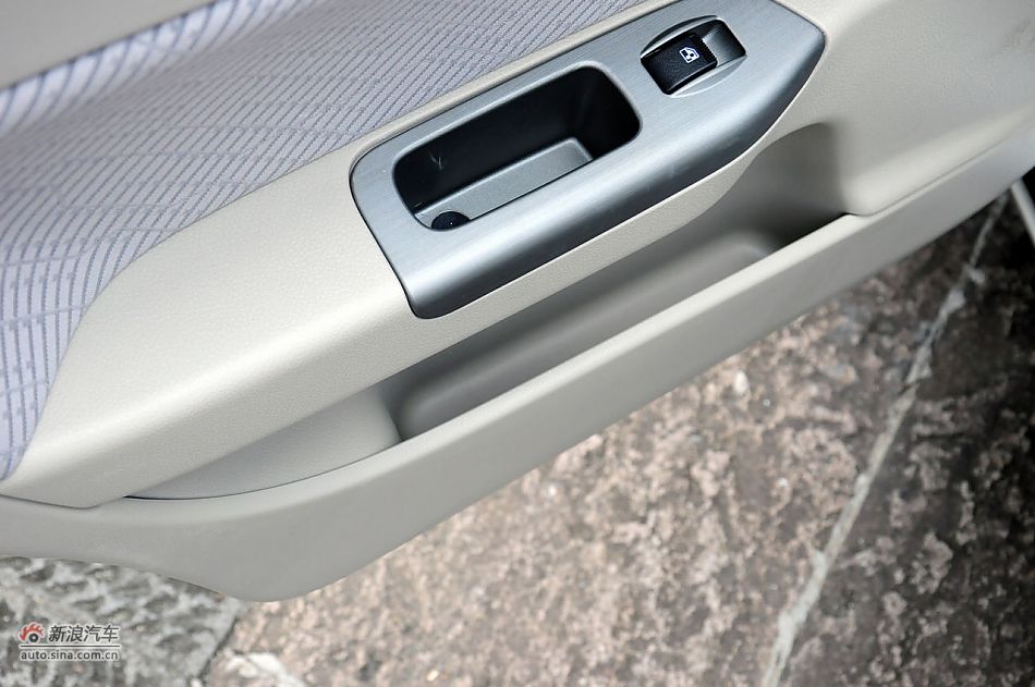 2011款CX30三厢实拍