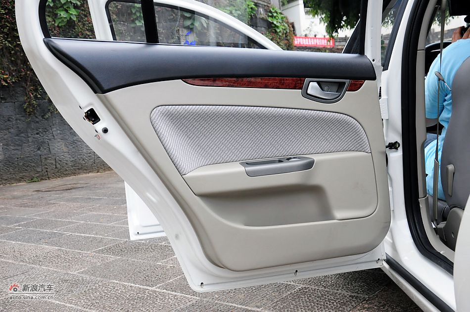 2011款CX30三厢实拍