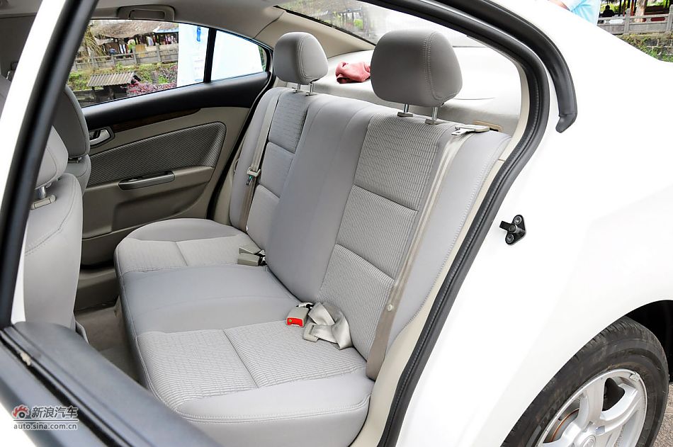 2011款CX30三厢实拍