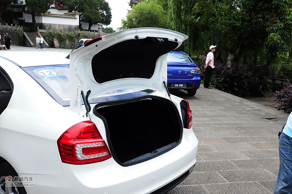 2011款CX30三厢实拍