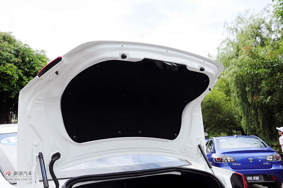 2011款CX30三厢实拍