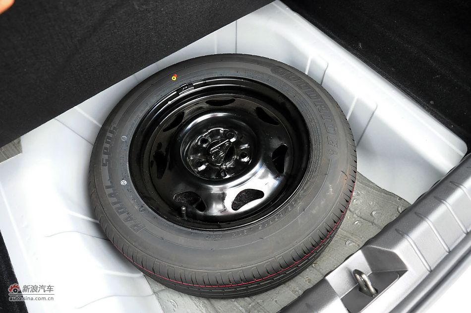 2011款CX30三厢实拍