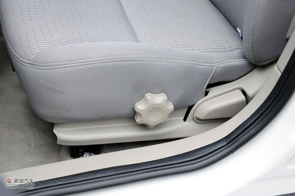 2011款CX30三厢实拍