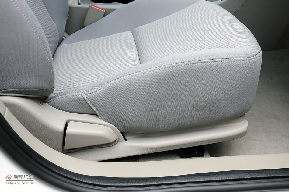 2011款CX30三厢实拍