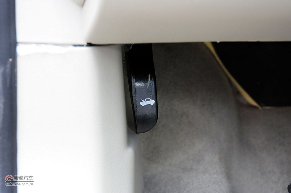 2011款CX30三厢实拍