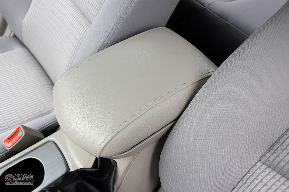 2011款CX30三厢实拍