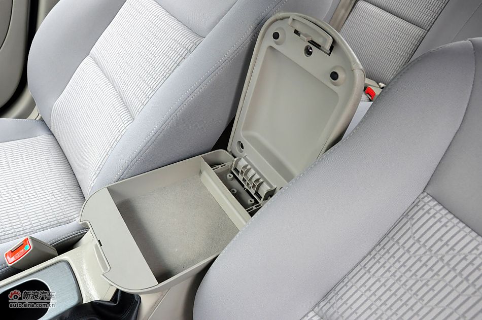 2011款CX30三厢实拍