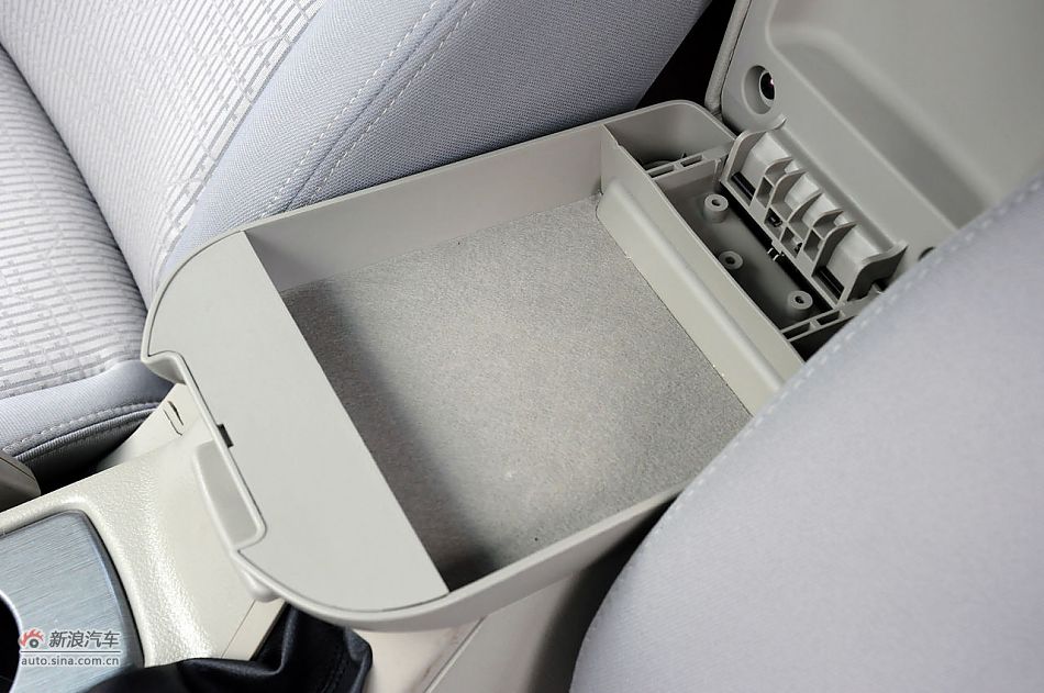 2011款CX30三厢实拍