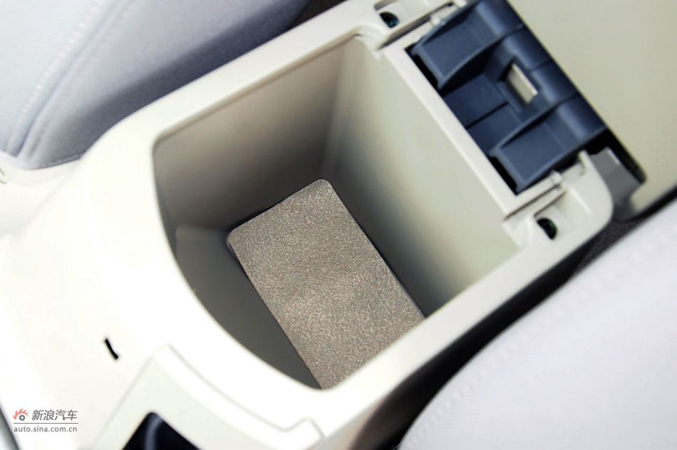 2011款CX30三厢实拍