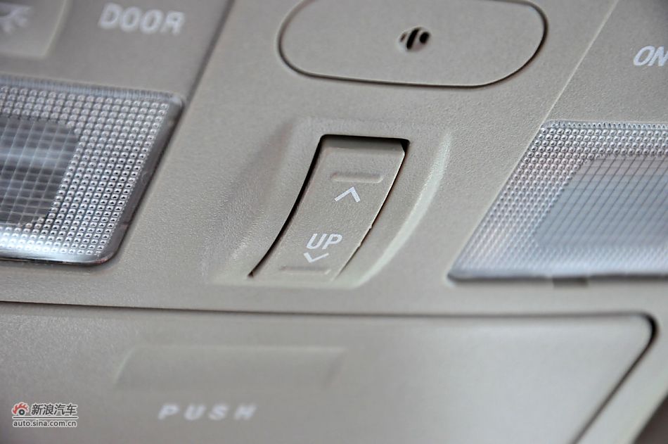 2011款CX30三厢实拍