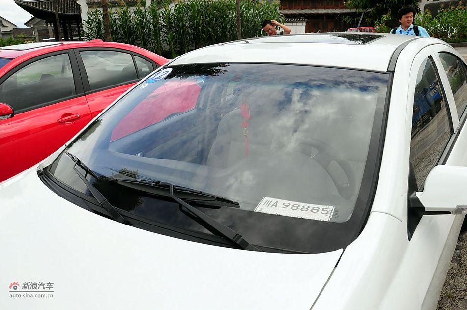 2011款CX30三厢实拍