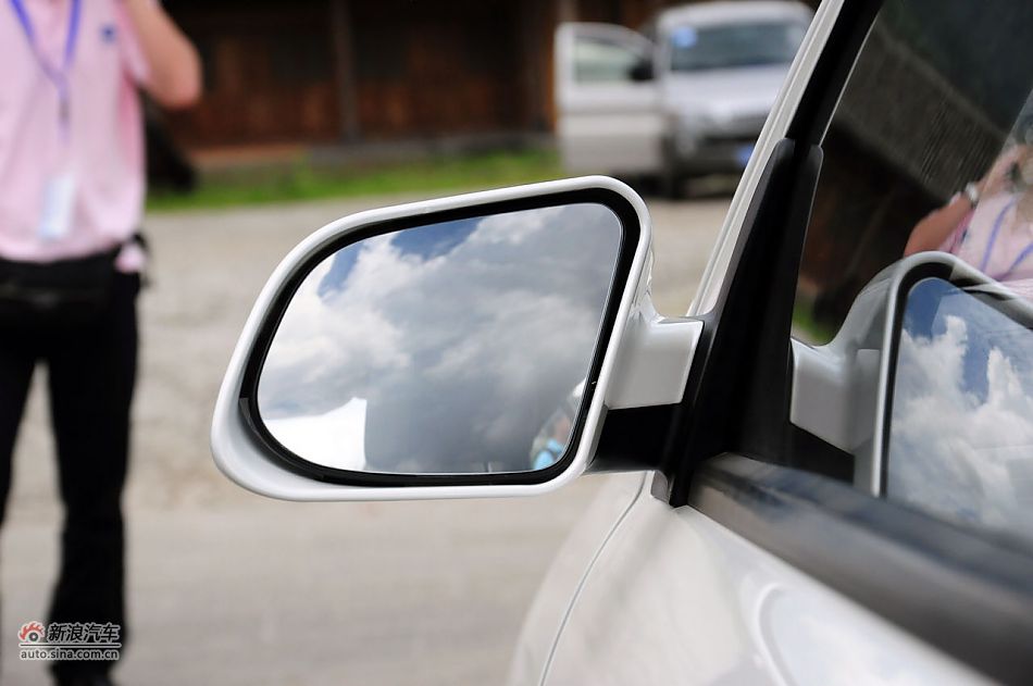 2011款CX30三厢实拍