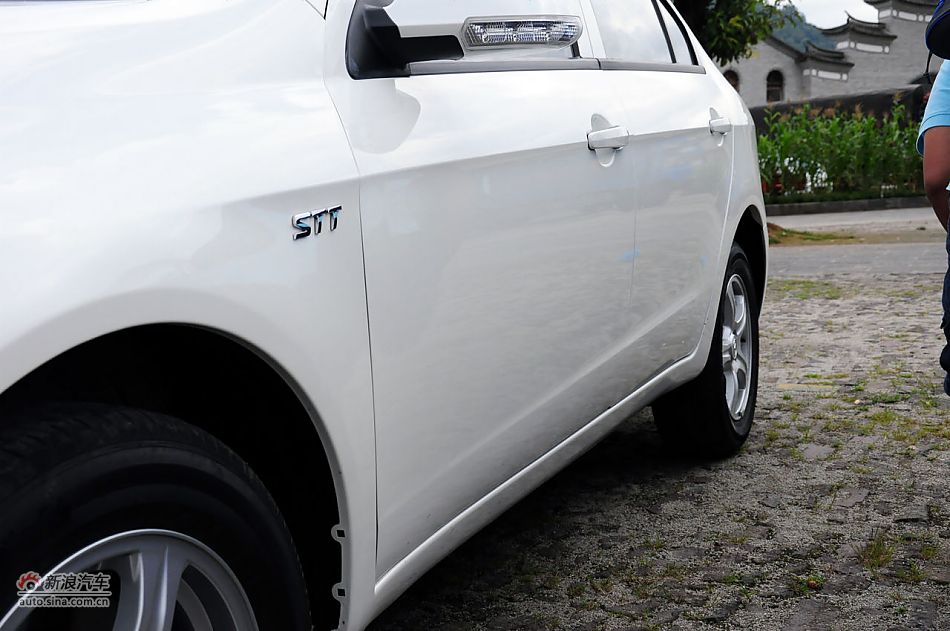 2011款CX30三厢实拍