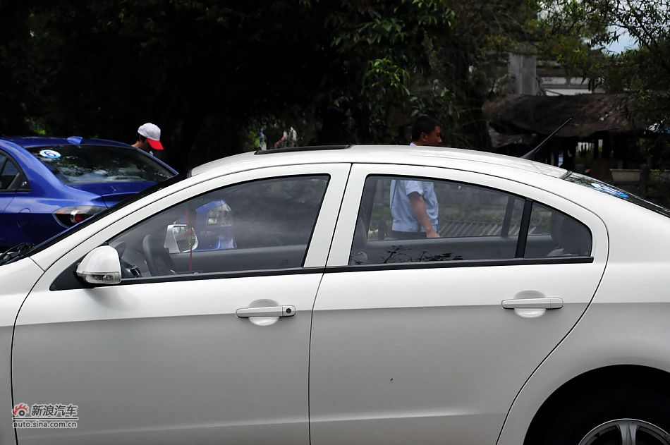 2011款CX30三厢实拍