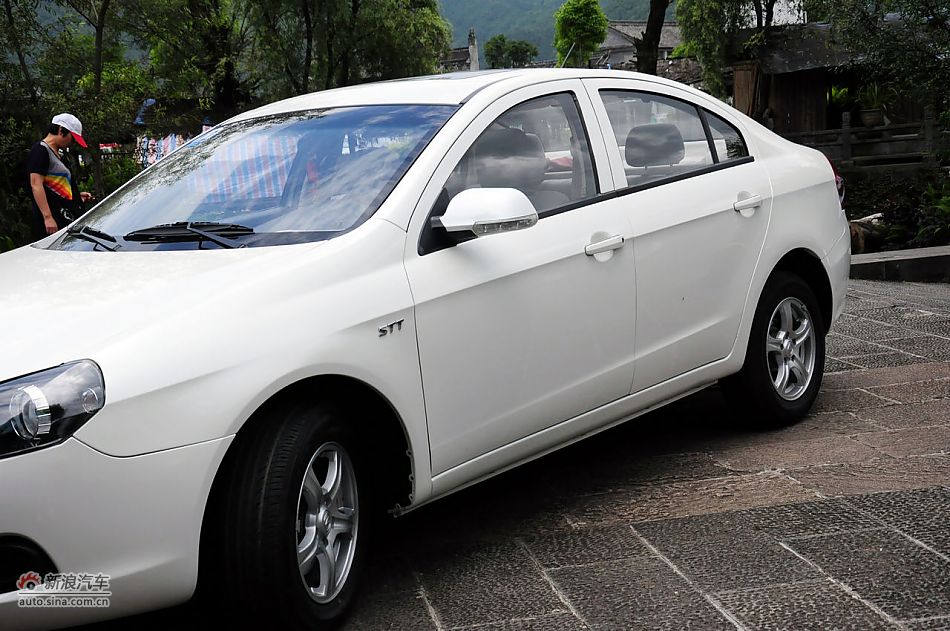 2011款CX30三厢实拍