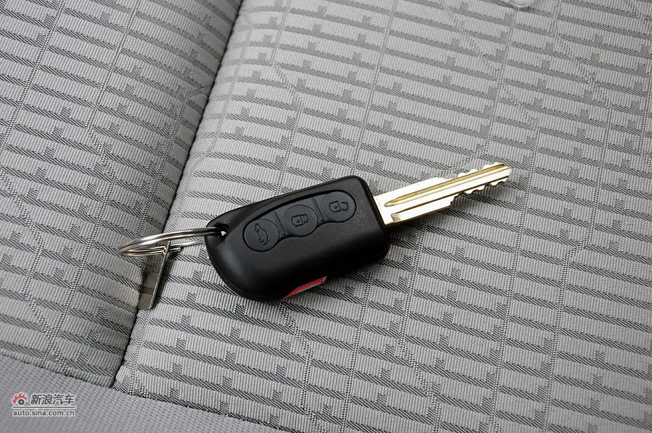 2011款CX30三厢实拍