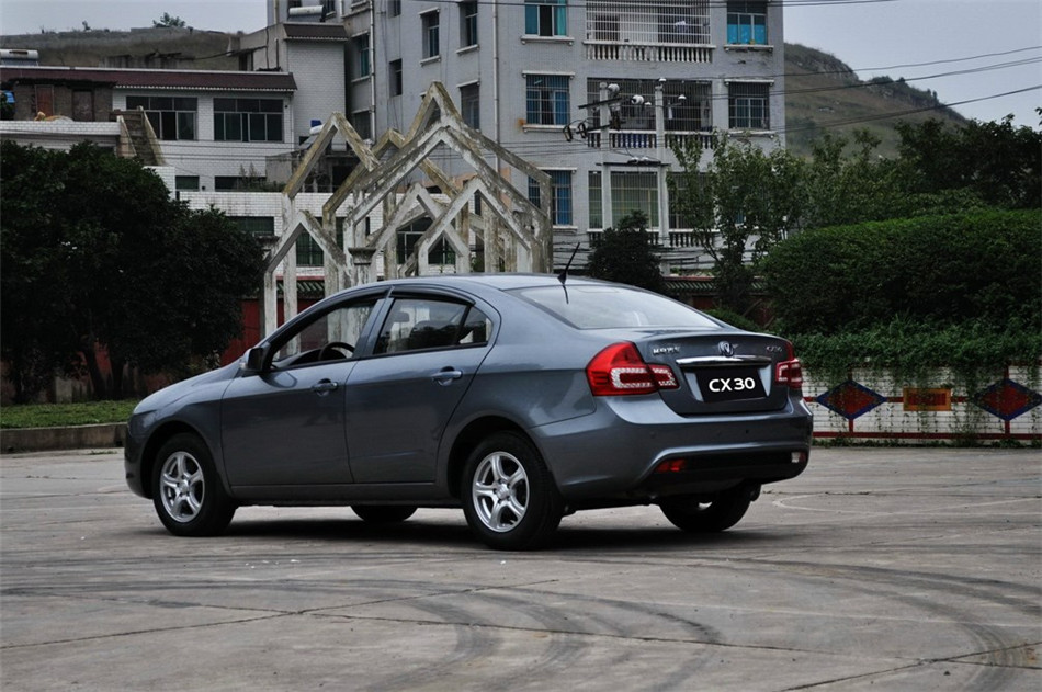 2012款 1.6L MT 豪华低碳版 外观