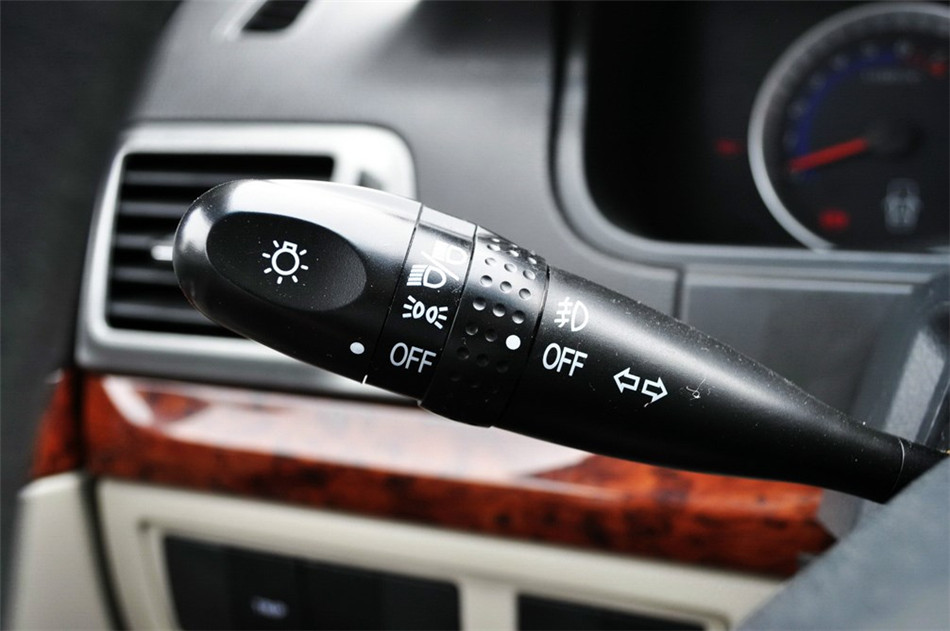 2012款 1.6L MT 豪华低碳版 内饰