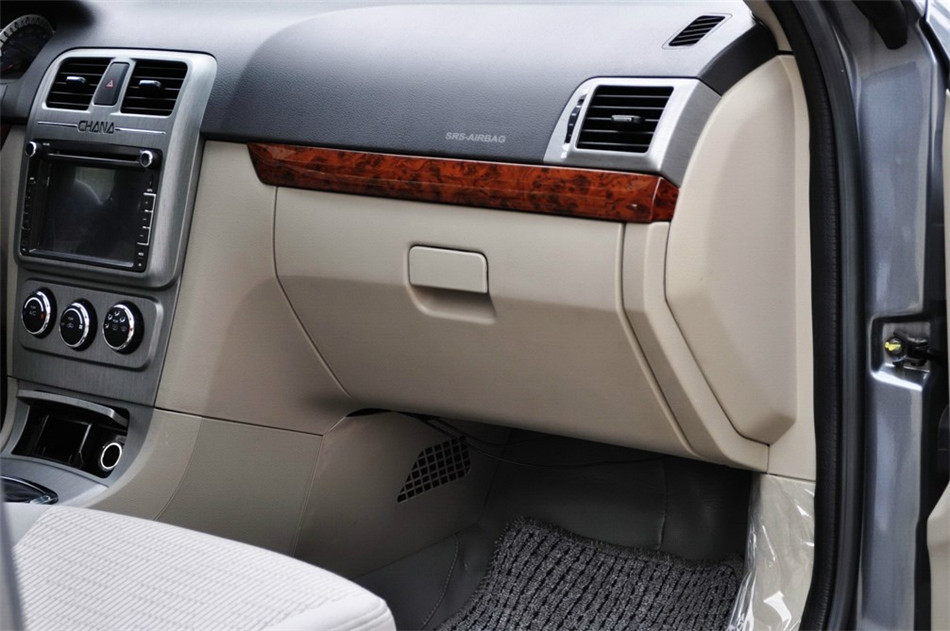 2012款 1.6L MT 豪华低碳版 内饰