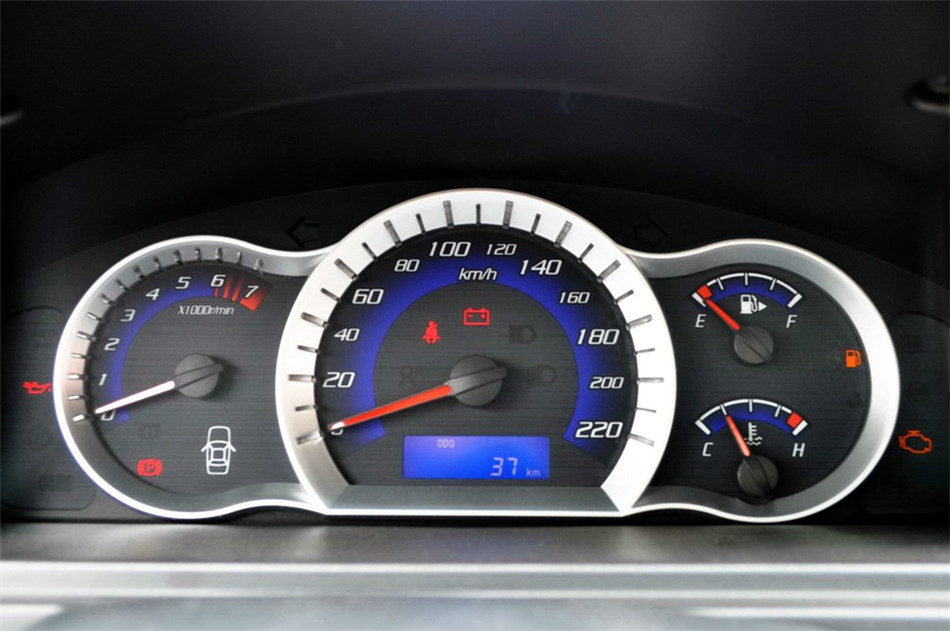 2012款 1.6L MT 豪华低碳版 内饰