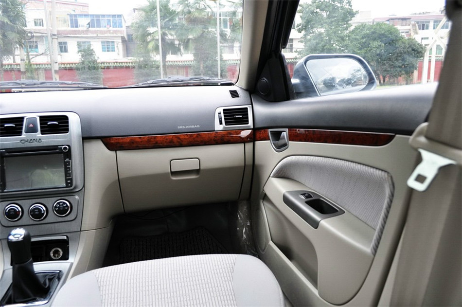 2012款 1.6L MT 豪华低碳版 内饰