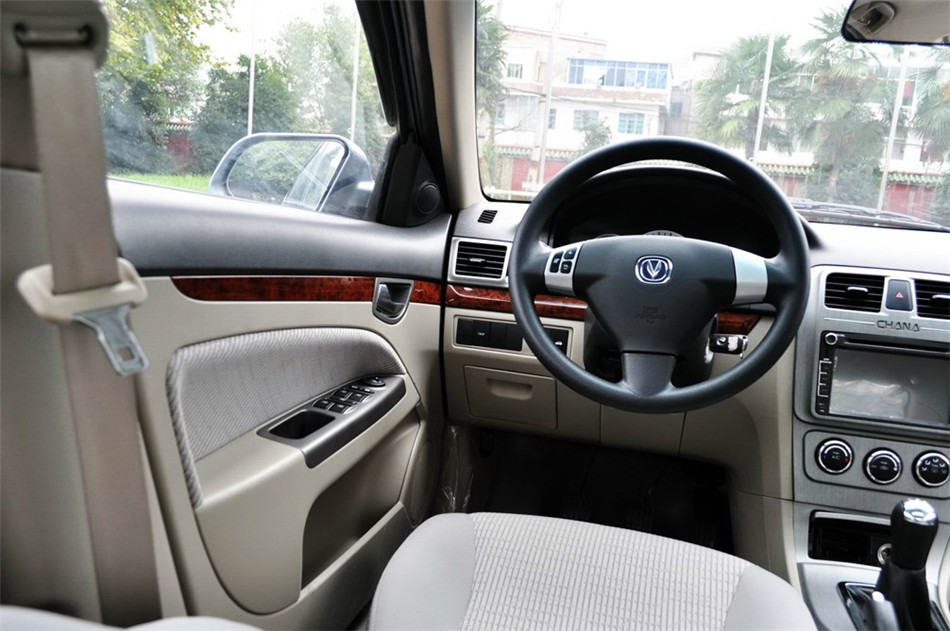 2012款 1.6L MT 豪华低碳版 内饰