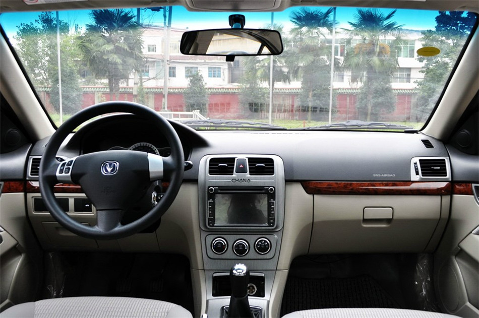 2012款 1.6L MT 豪华低碳版 内饰